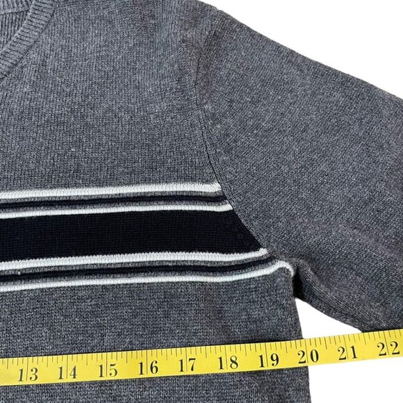 Old Navy V-Neck Sweater Men’s Size Gray Chest Stripe Classic Casual New - Picture 3 of 5